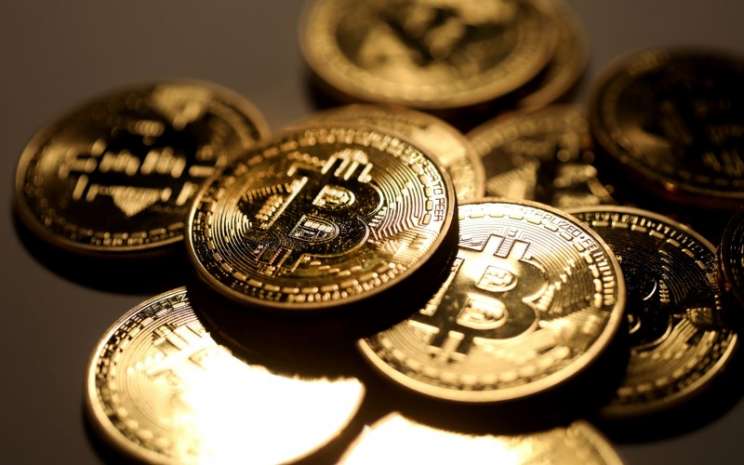 Pertarungan Emas-Bitcoin Jadi Aset Aman Pilihan Makin Sengit